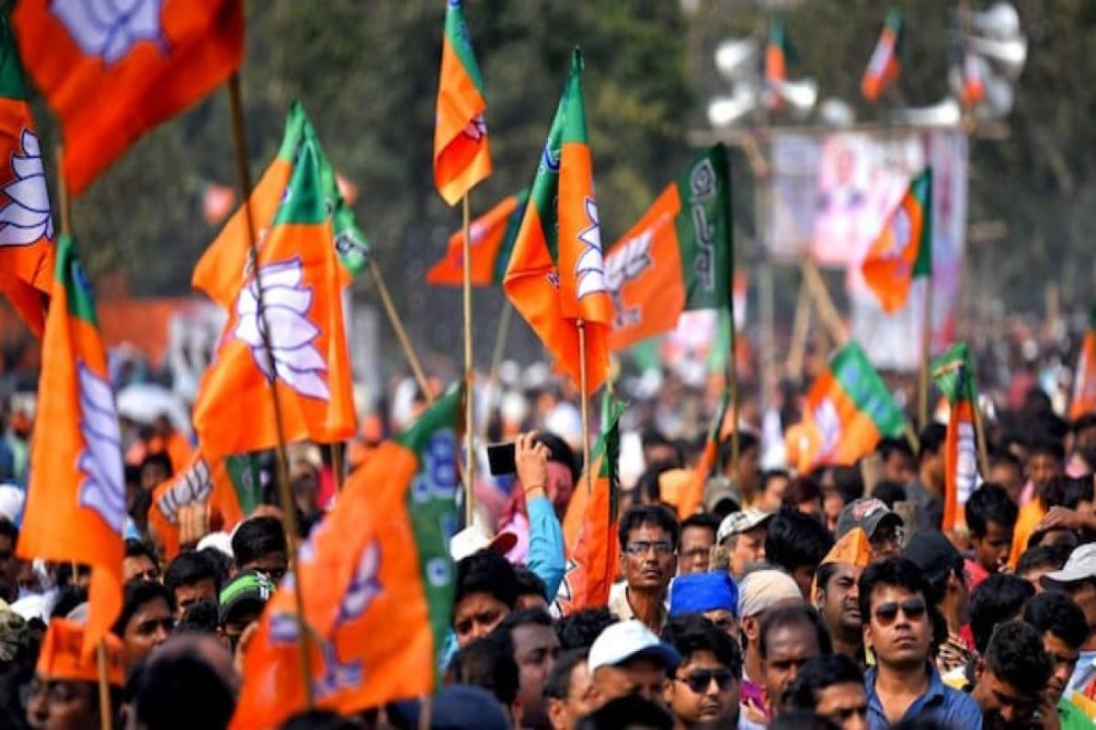 भाजपचा महामंत्र  फोडा आणि जोडा गेल्या आठवड्यात दोन विषय 